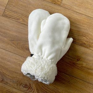 Mittens with Fluffy lining in White